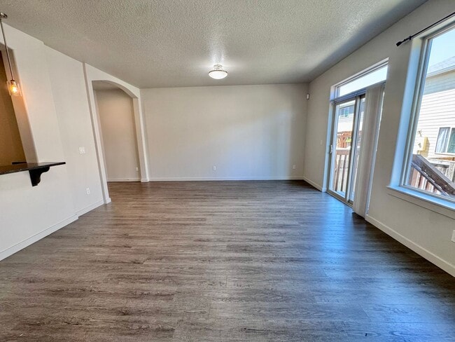 Building Photo - 5724 NE 47th St