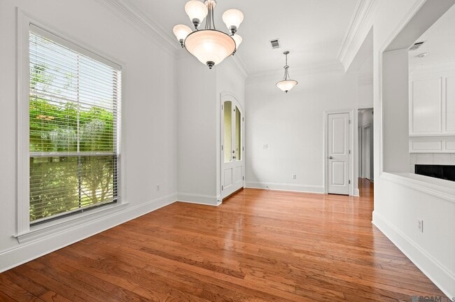 Building Photo - 10638 Hillmont Ave