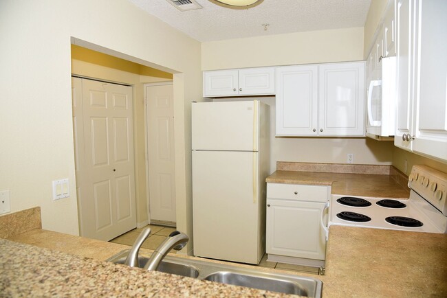 Building Photo - Florida Club 2 bedroom 2 bath unit!