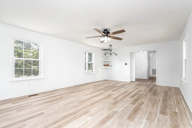 Building Photo - 2718 Buckner Ln