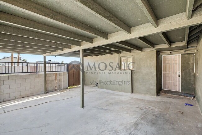 Building Photo - 2401 W Monroe St