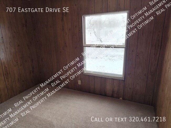 Building Photo - 707 Eastgate Dr SE