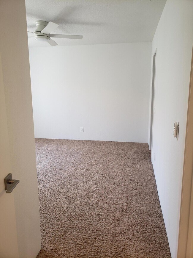 Building Photo - 136 Desert Falls Dr E
