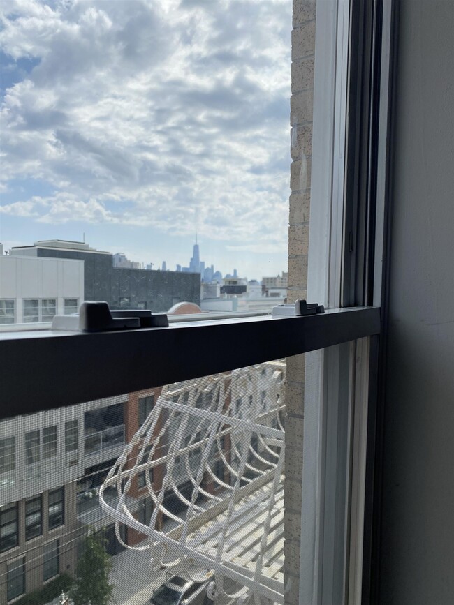 Building Photo - 734 Adams St