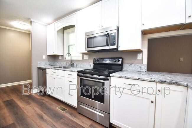 Building Photo - 5115 Lake Valley Dr