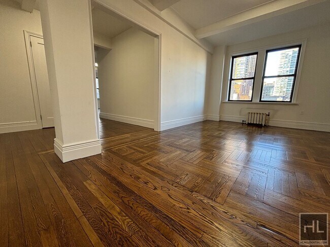 Building Photo - 25 W 68th St