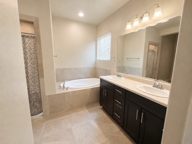 Building Photo - Metro Verde Home for rent