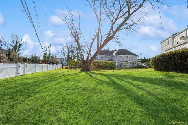 Building Photo - 1 Sutton Pl