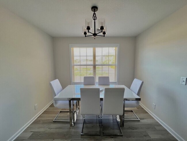 Building Photo - Beautiful Home Coming Soon!