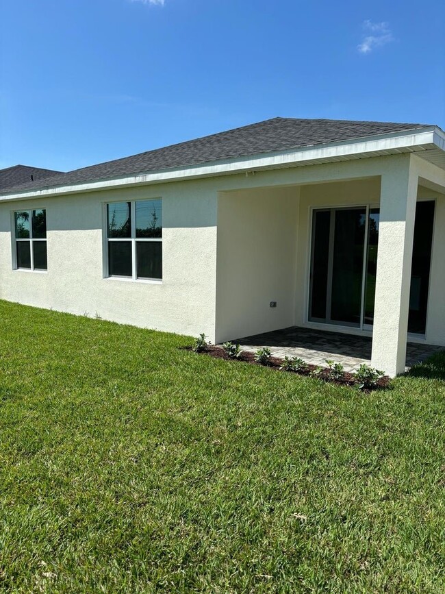 Building Photo - Dahlia Circle, Port St. Lucie, FL 34986 - ...