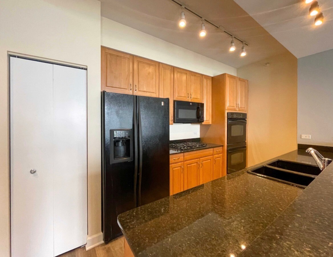 Building Photo - 233 E 13th St