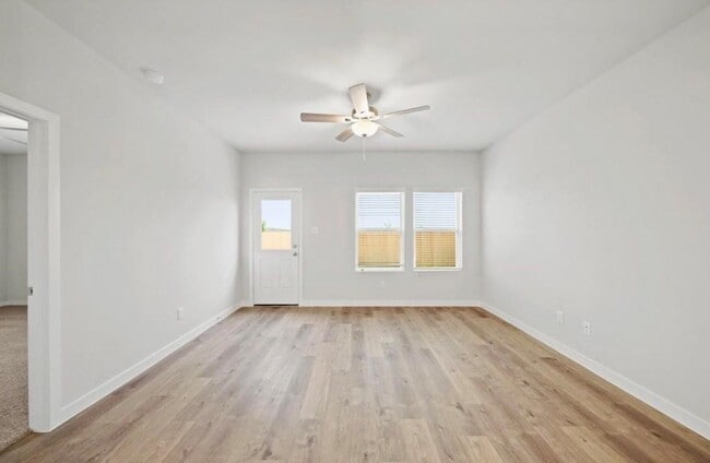 Building Photo - 4015 Crowning Ct