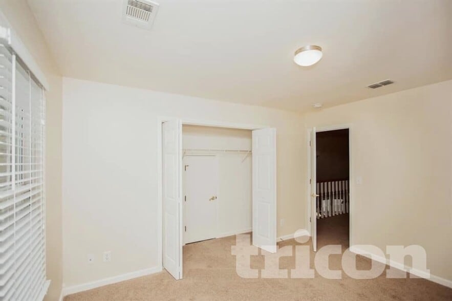 Building Photo - 2678 Douglas Ln