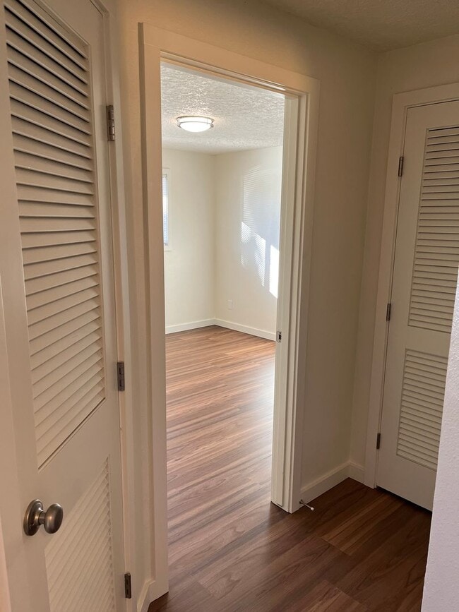 Building Photo - cap03 - NE 106th