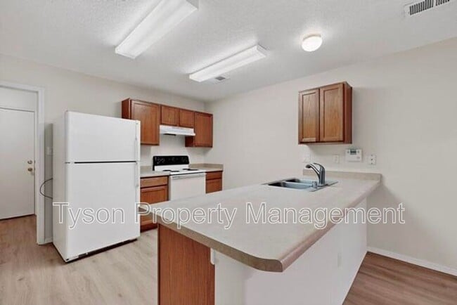 Building Photo - 8001 Vinemont Pl NW