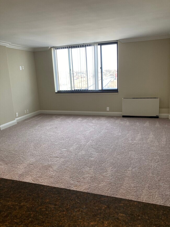 Spacious Living Area - 700 E 8th St
