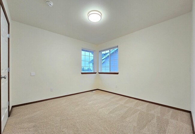 Building Photo - 4 Bedroom Home in Marysville Available Now