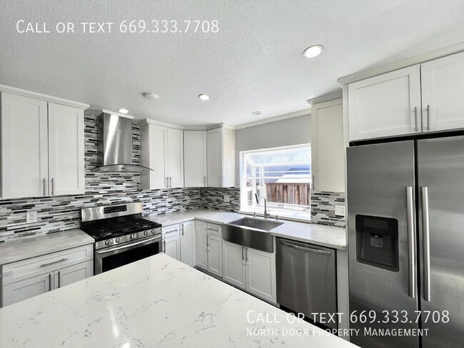 Building Photo - 3197 Bourgeois Way