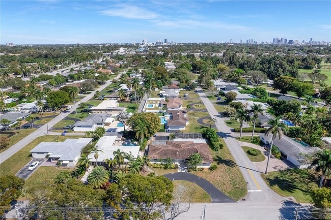 Building Photo - 215 Entrada Dr