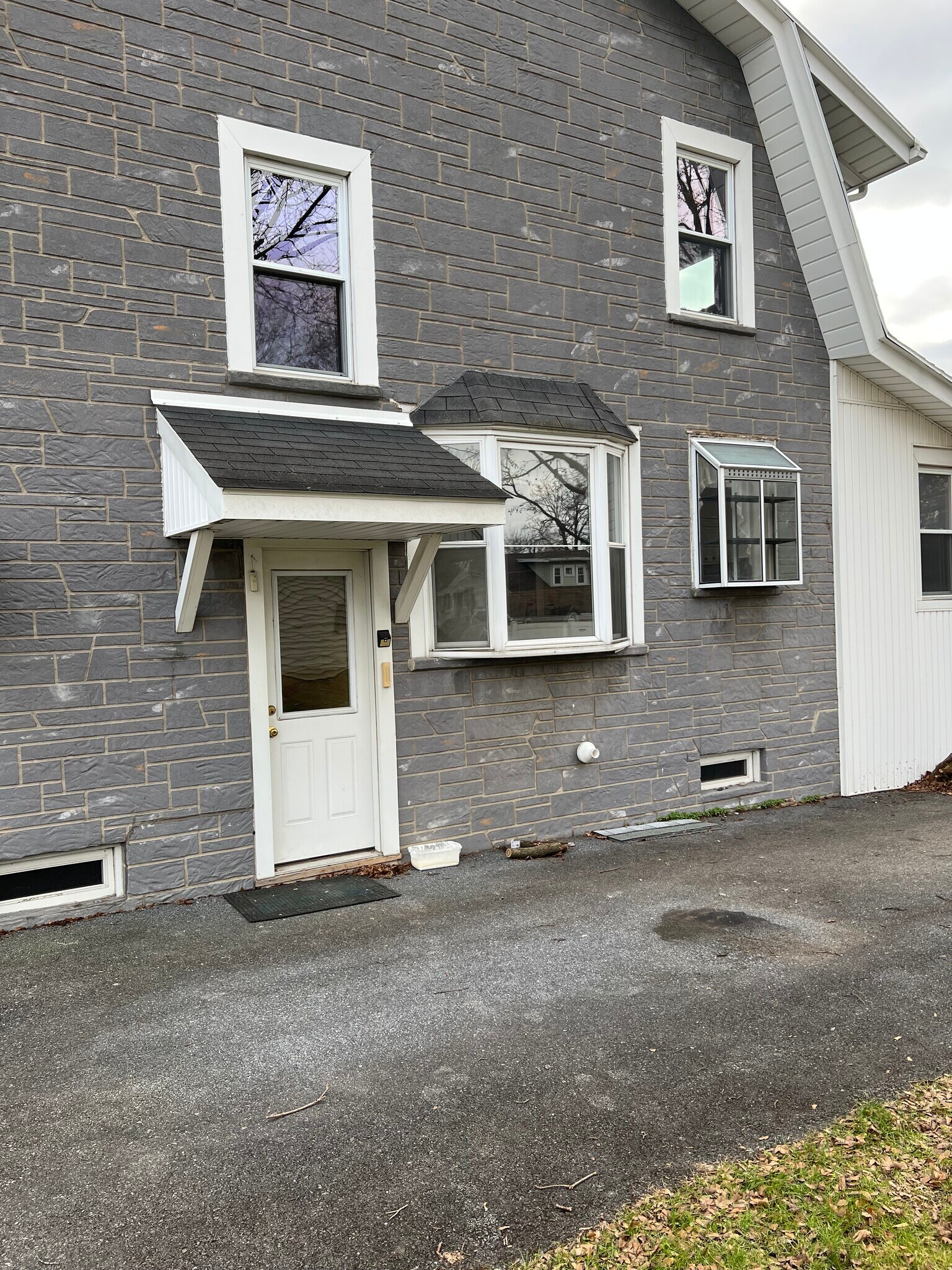 Building Photo - 1726 Temple Ave