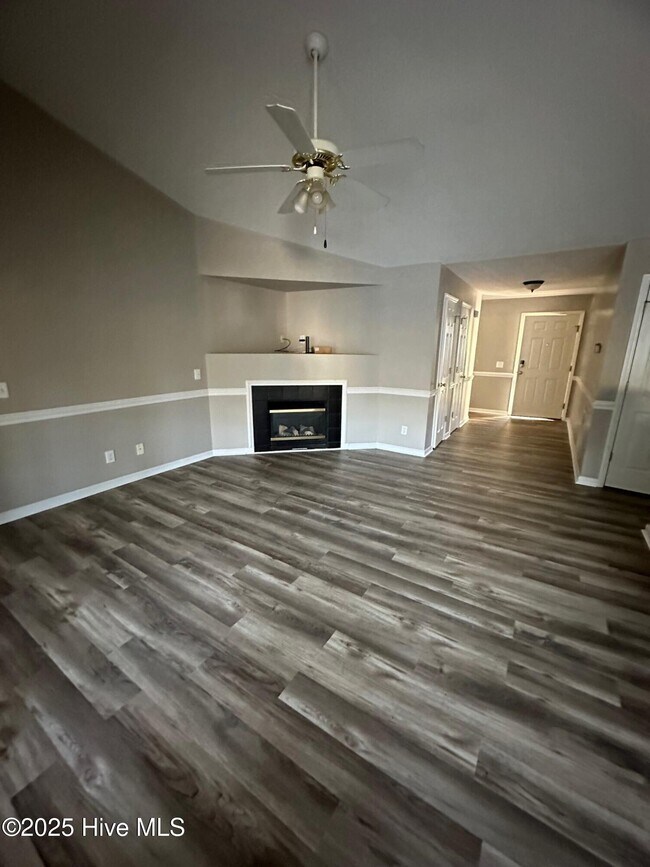 Building Photo - 2217 Locksley Woods Dr