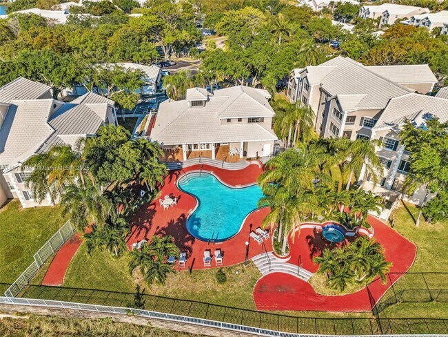 Building Photo - 2820 N Oakland Forest Dr