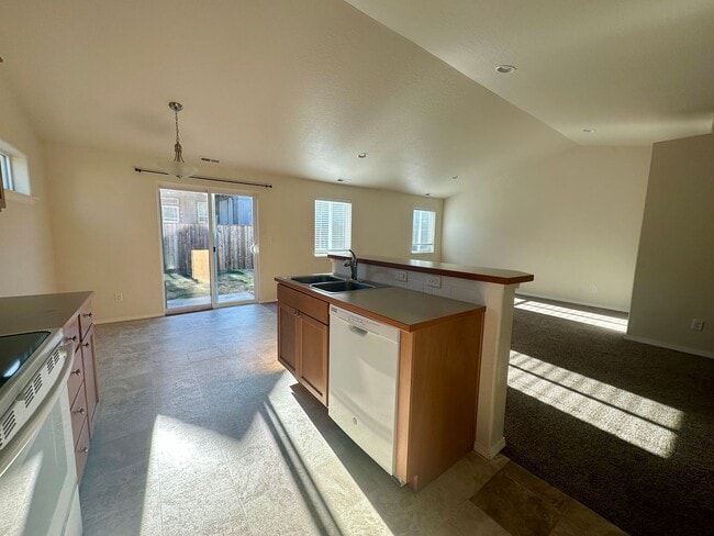 Building Photo - Newly built (2019) single-family