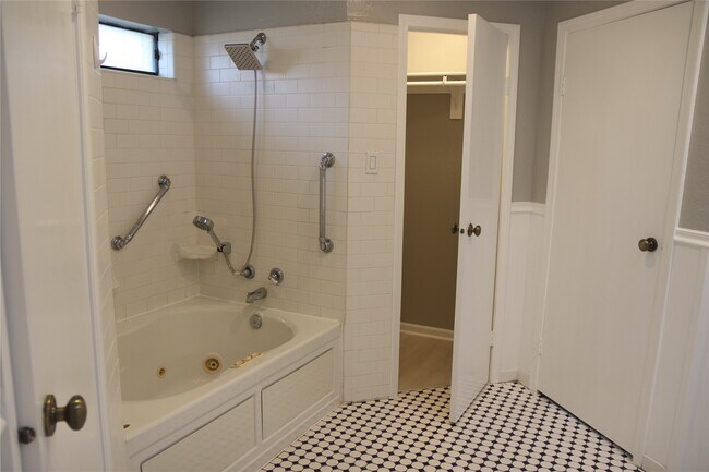 Building Photo - 27 N Greenbud Ct