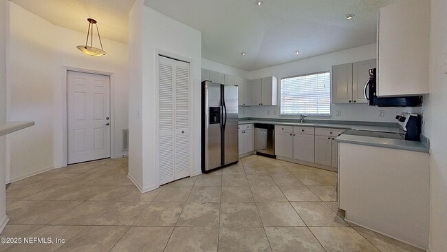 Building Photo - 1140 Hidden Cove Cir