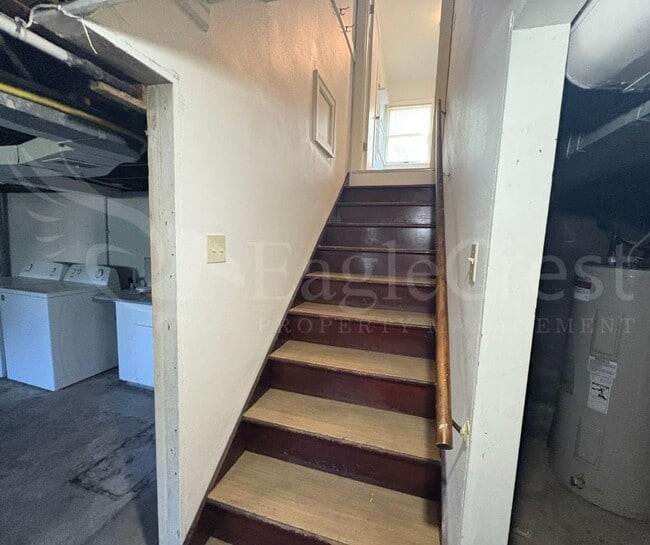 Building Photo - Three Bedroom, Two Bathroom House with Fenced Yard and Outdoor Fireplace