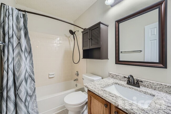 Building Photo - 10930 Pinehigh Dr