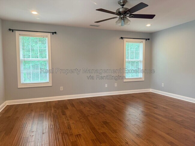 Building Photo - 305 Holly Thorn Trace