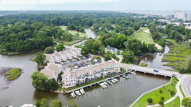 Building Photo - 100 Pinewood Rd