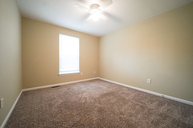 Building Photo - Recently Remodelded 2 story 4 bed, 2 1/2 b...