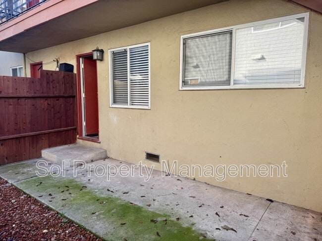 Building Photo - 1053 W Hamilton Ave