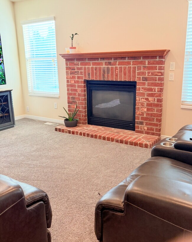 Building Photo - 351 N 1480 E