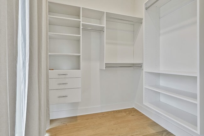 Building Photo - 540 Heatherden Ave
