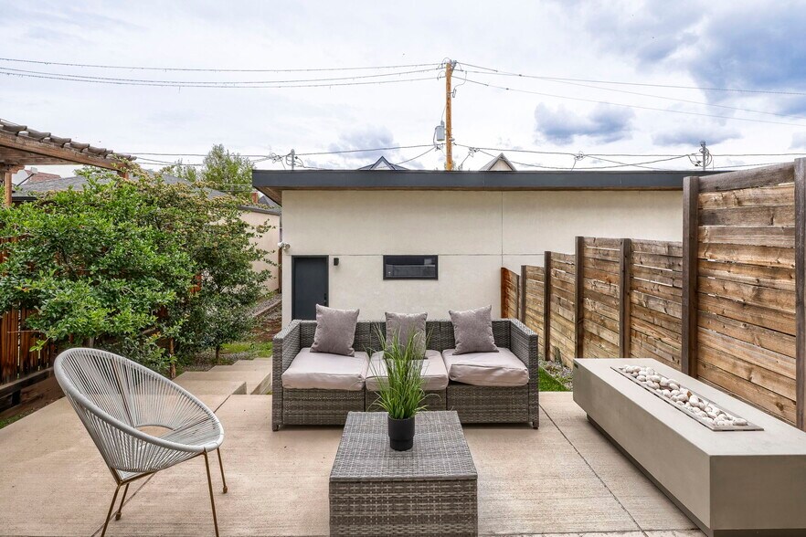 Building Photo - 3526 Mariposa St
