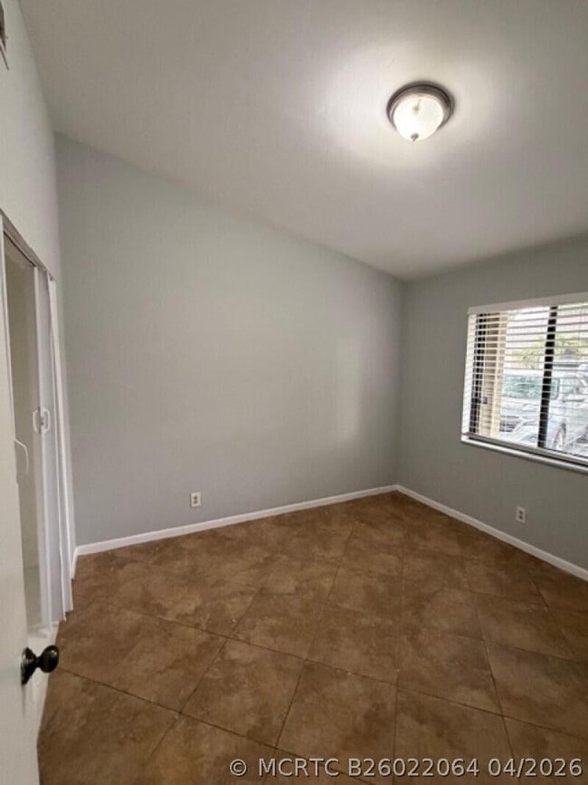Building Photo - 3076 S Oakland Forest Dr