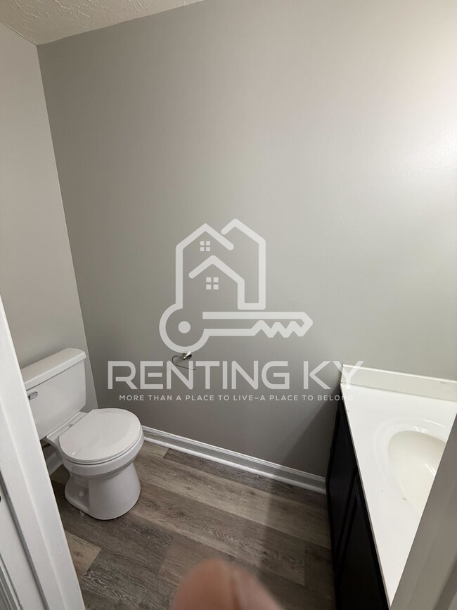 Building Photo - Newly Renovated 2-Bed, 1.5-Bath Townhouse!