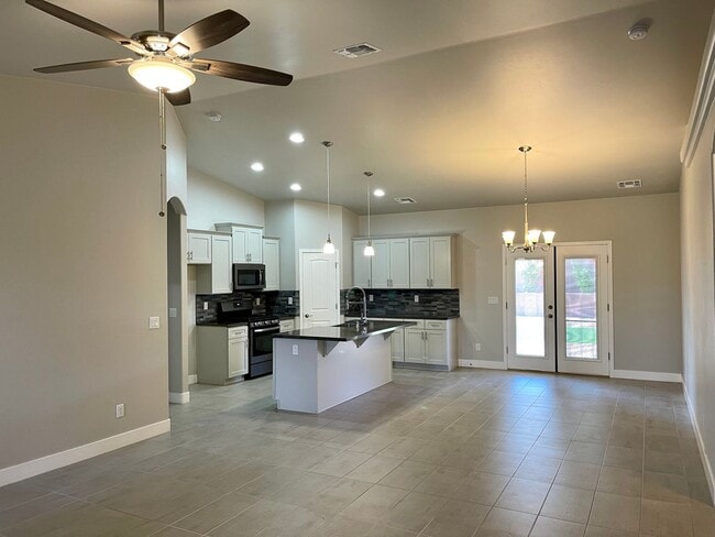 Building Photo - Beautiful 3 Bedroom Home in Gated Community!