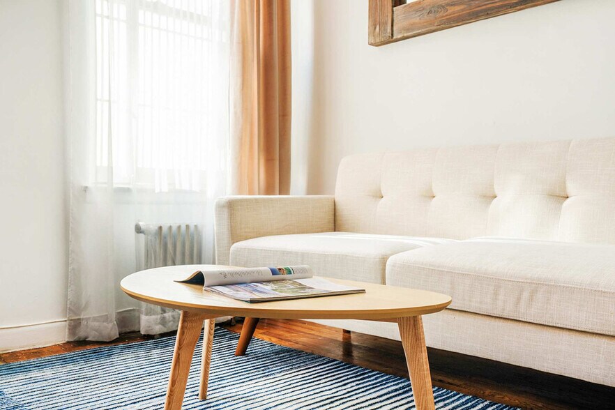 Building Photo - 240 E 26th St