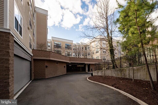 Building Photo - 989 S Buchanan St