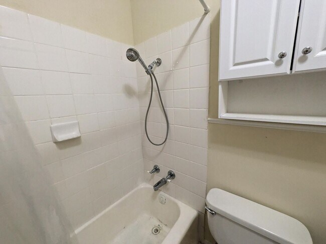 Building Photo - 458 Belvedere Dr