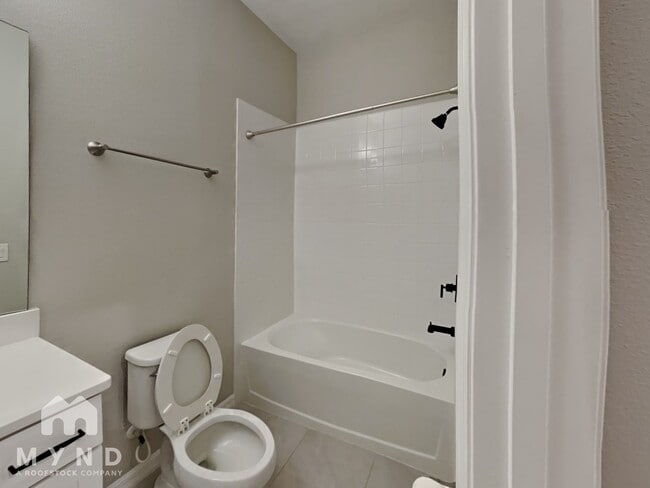 Building Photo - 660 Kimber Ln