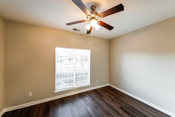 Building Photo - 112 Charlton Ln