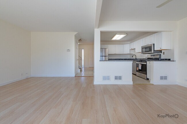 Building Photo - 110 N Waterford Dr