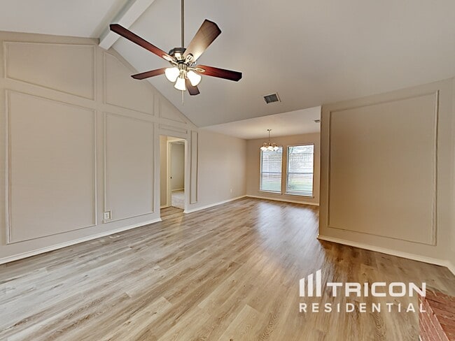 Building Photo - 335 Pin Oak Ln