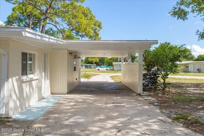Building Photo - 1104 Azalea Ln