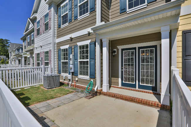 Building Photo - !!!WOW!!! Townhome in Western Branch